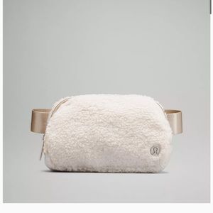 Lululemon everywhere fleece belt bag in light ivory